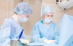 Пластический хирург Алла Капранова оперирует