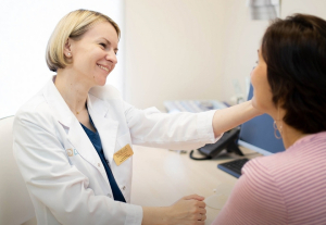 Пластический хирург Светлана Пшонкина с пациенткой