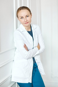 Пластический хирург Елена Сухопарова	